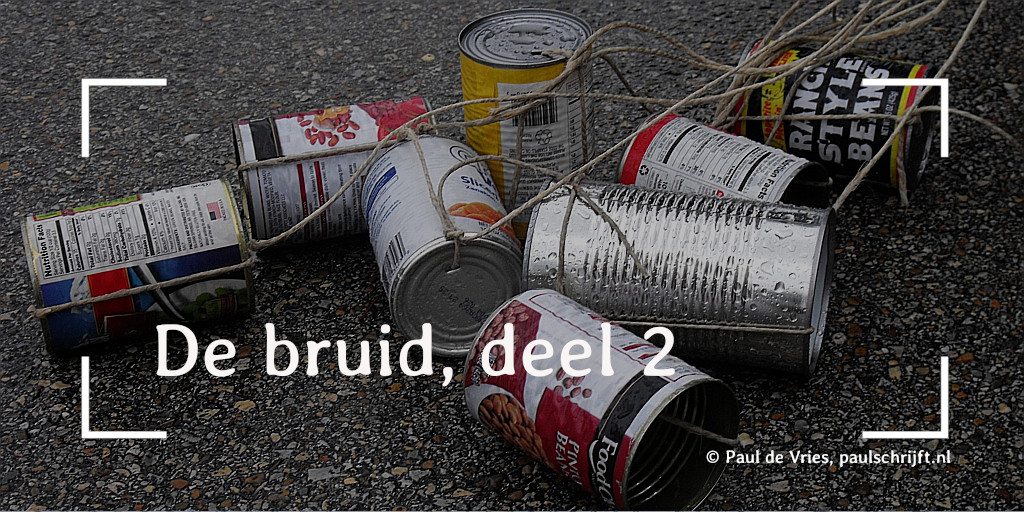 Blikjes achter een trouwauto Blikjes achter een trouwauto bij het versje 'De bruid, deel 2' van Paul Schrijft