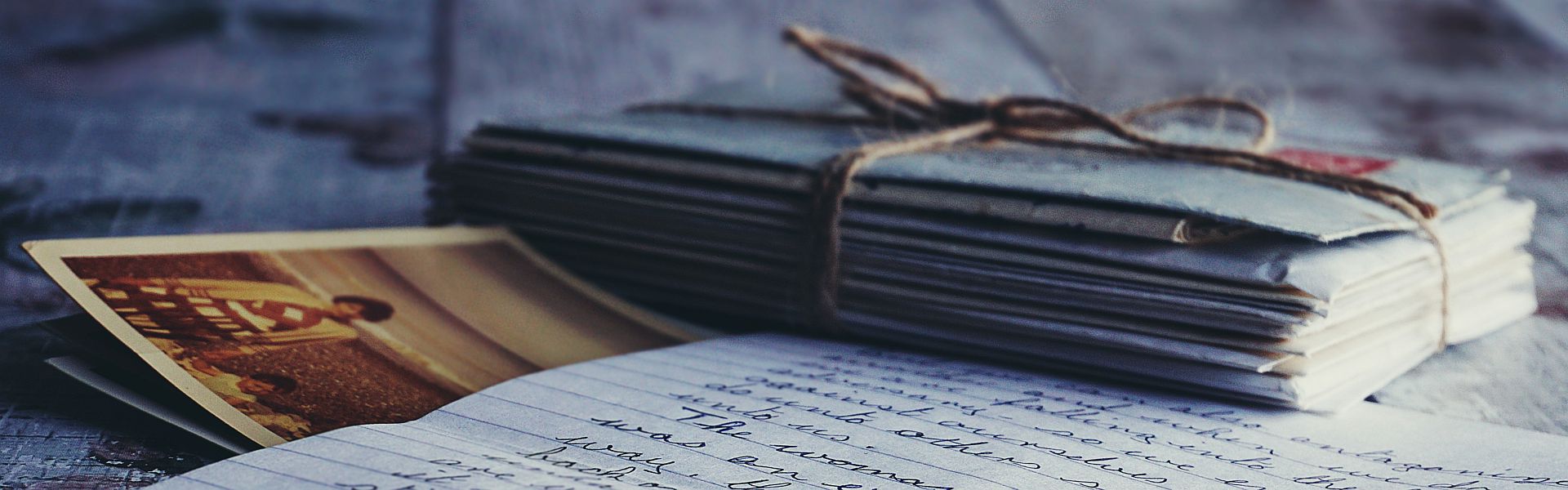 Oude brieven bij de column ‘Madame’ van Paul de Vries Schrijft Oude brieven bij de column 'Madame' van Paul de Vries Schrijft