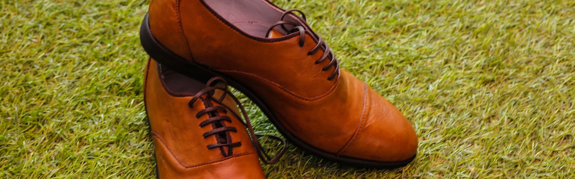 Na het reces zien we verder Nette bruine lederen schoenen passend bij de column 'Na het reces zien we verder' van Paul de Vries Schrijft